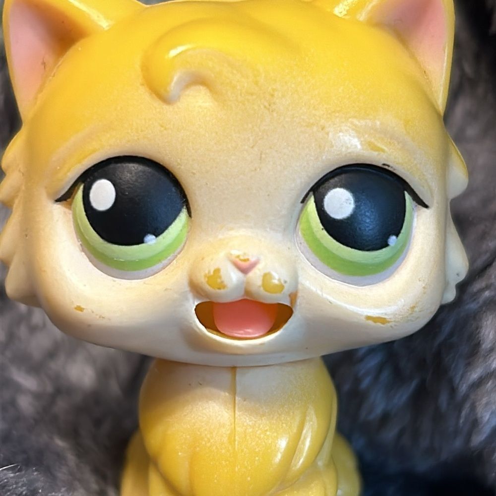 Littlest Pet Shop First Generation Yellow Cat Motion Tongue - Picture 2 of 8